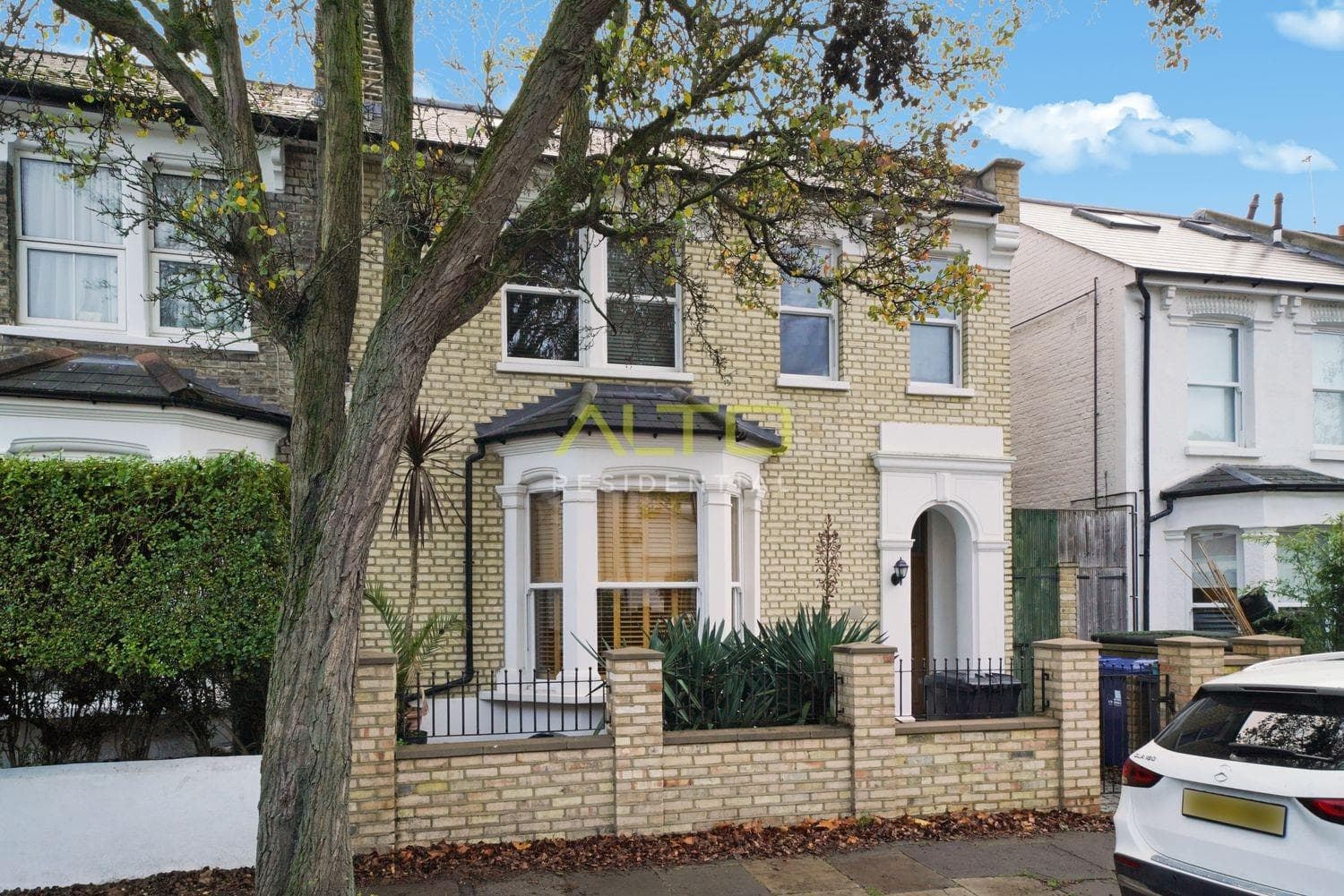 Birkbeck Grove, London, W3 7QD